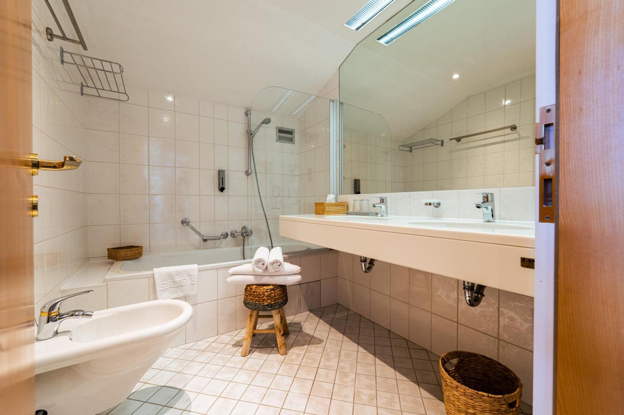 Boutique Hotel Olympia Seefeld in Tirol Bagian luar foto
